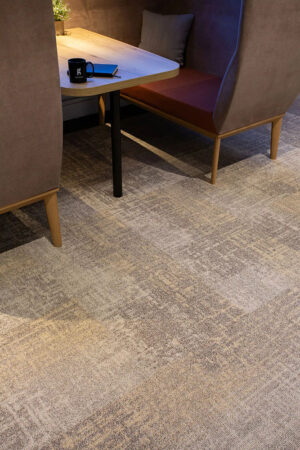 Burmatex Surface Trace płytki dywanowe – 36607 Unfold